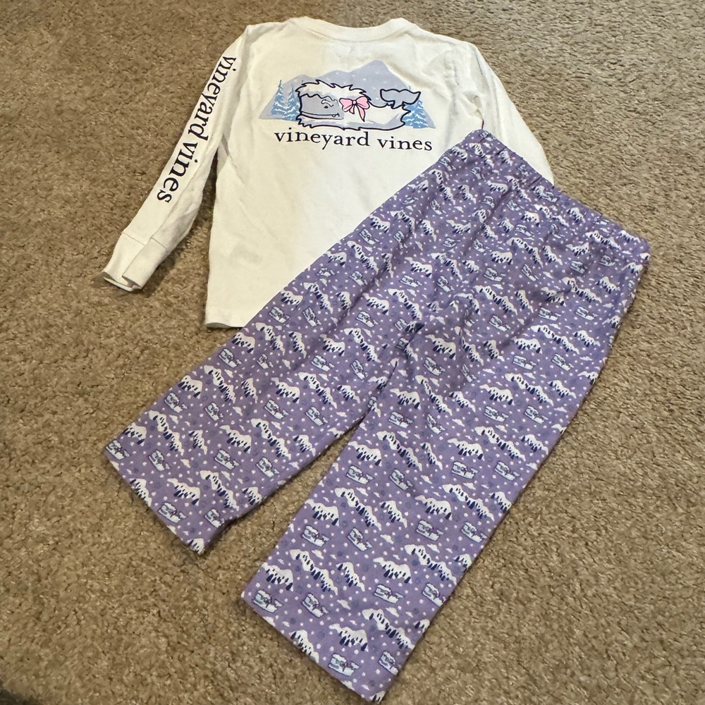 Gently used Vineyard Vines pajamas..